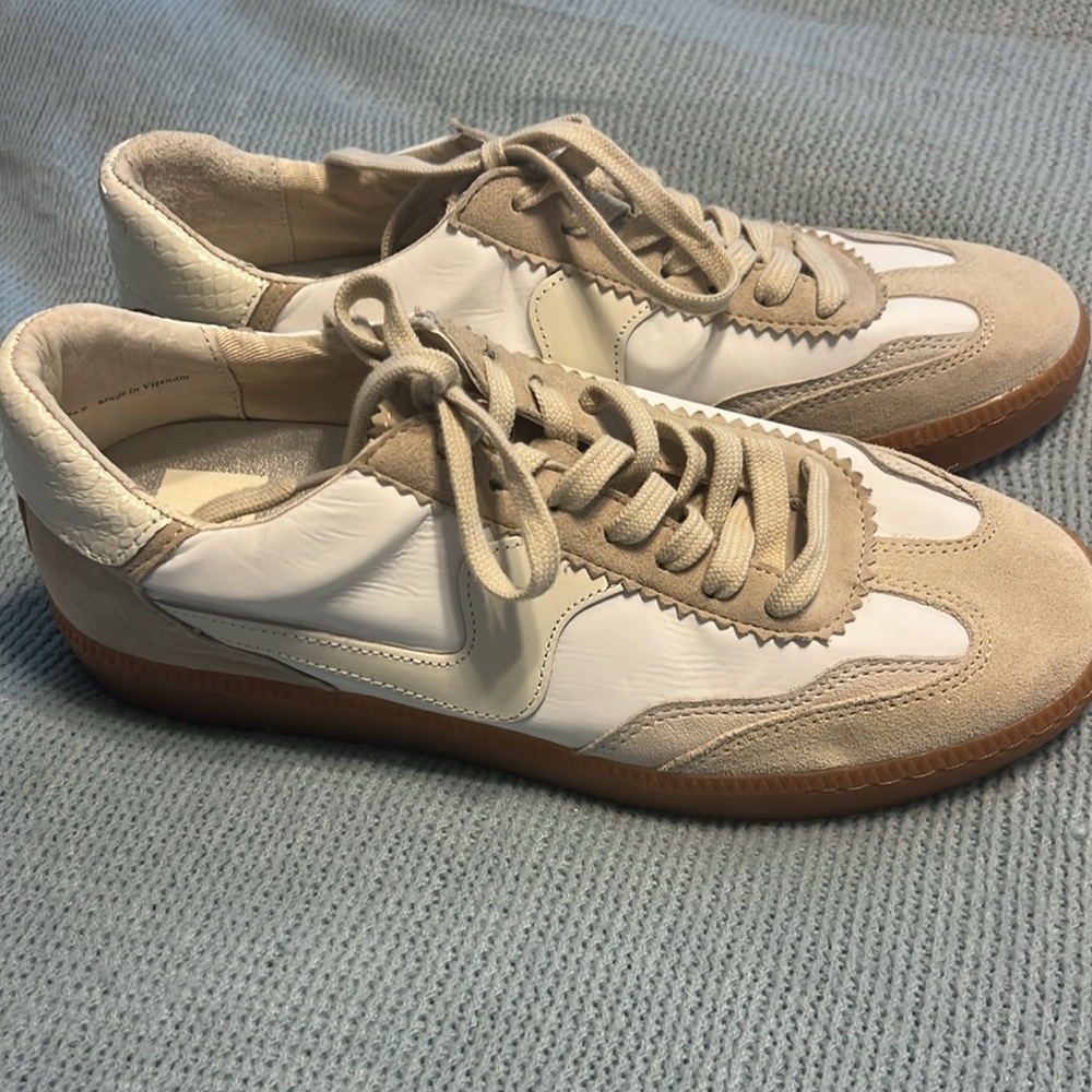 Dolce Vita Notice Sneakers, size 9, in Ivory